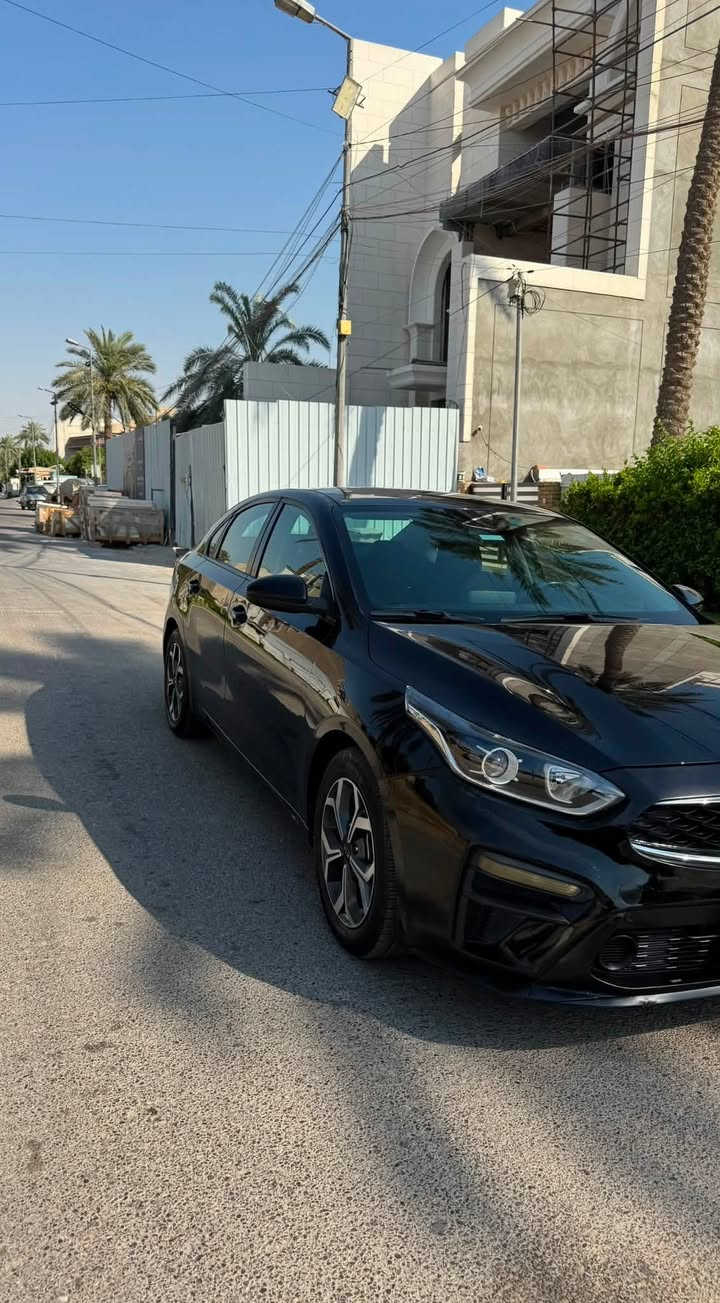 السلام عليكم 
للبيع فقط 
فورتي اسود 
موديل 2019 
المواصفات 
محرك 2000كفاله
تحديد مسار 
رادار كأمره دوار 
وصور الحادث ناشرها 
حادثها صبغ يم الرقم الخلفي فقط
السعر 117$قفل 
العنوان زيونه 
موبايل ***********
