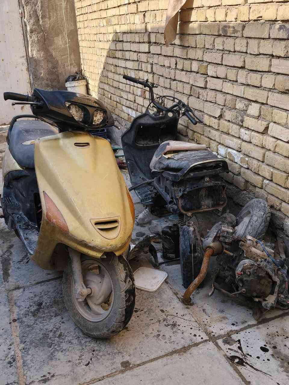 السلام عليكم دراجتين للبيع الصفره شغاله وبنجر والثانيه كايمه وغراضها موجوده للبيع ب ٢٥٠ مكاني الديوانيه الحضارة وهذا *********** رقمي ابيعهن ثنيناتهن ما ابيع بس وحده ثنينهن ب ٢٥٠
