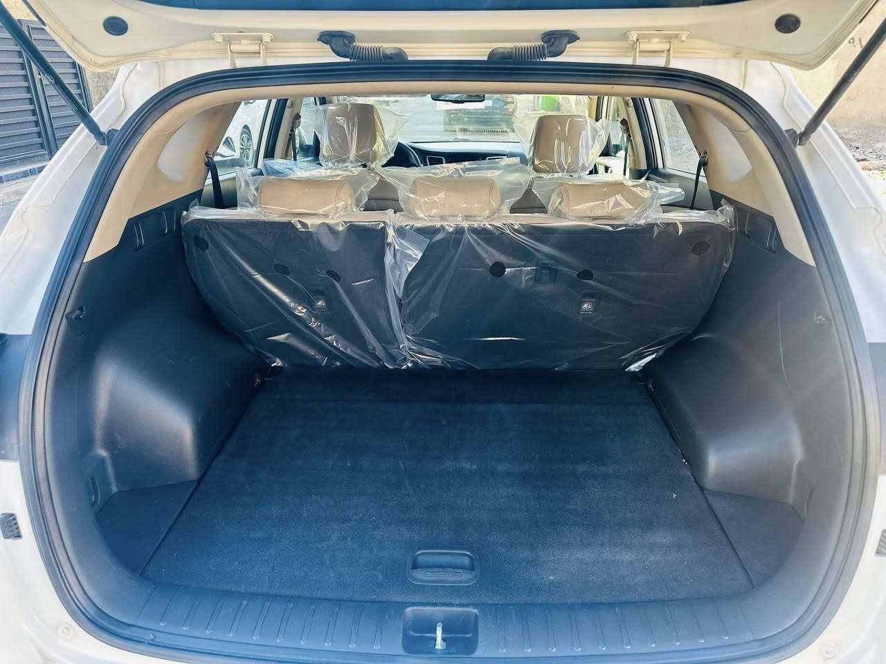 سلام عليكم توسان 2017خليجيه شركت الكاصد فول موصفات ما عده البصمه مكينه 2000كير تبريد صدر تخم تاير كله جديد ماشيه 119بيه صبغ بل بيبان شويه وبيه مكانين بارد وبيه تكحيل بل كرت دواخل مكفوله سياره حله من صور مكان سياره بغداد حي جهاد سعر 160وببه مجال ***********
