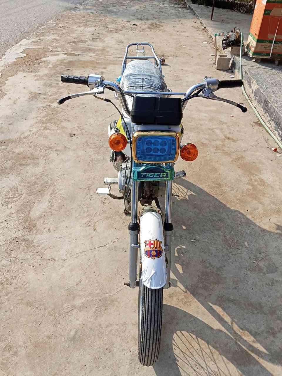 اسلام عليكم متاح دراجة تايكر 21محرك فول لا تبخير ولا تنقيص مكان ديالى  تقاطع القدس متواجد خاص 
رقم الهاتف ***********
