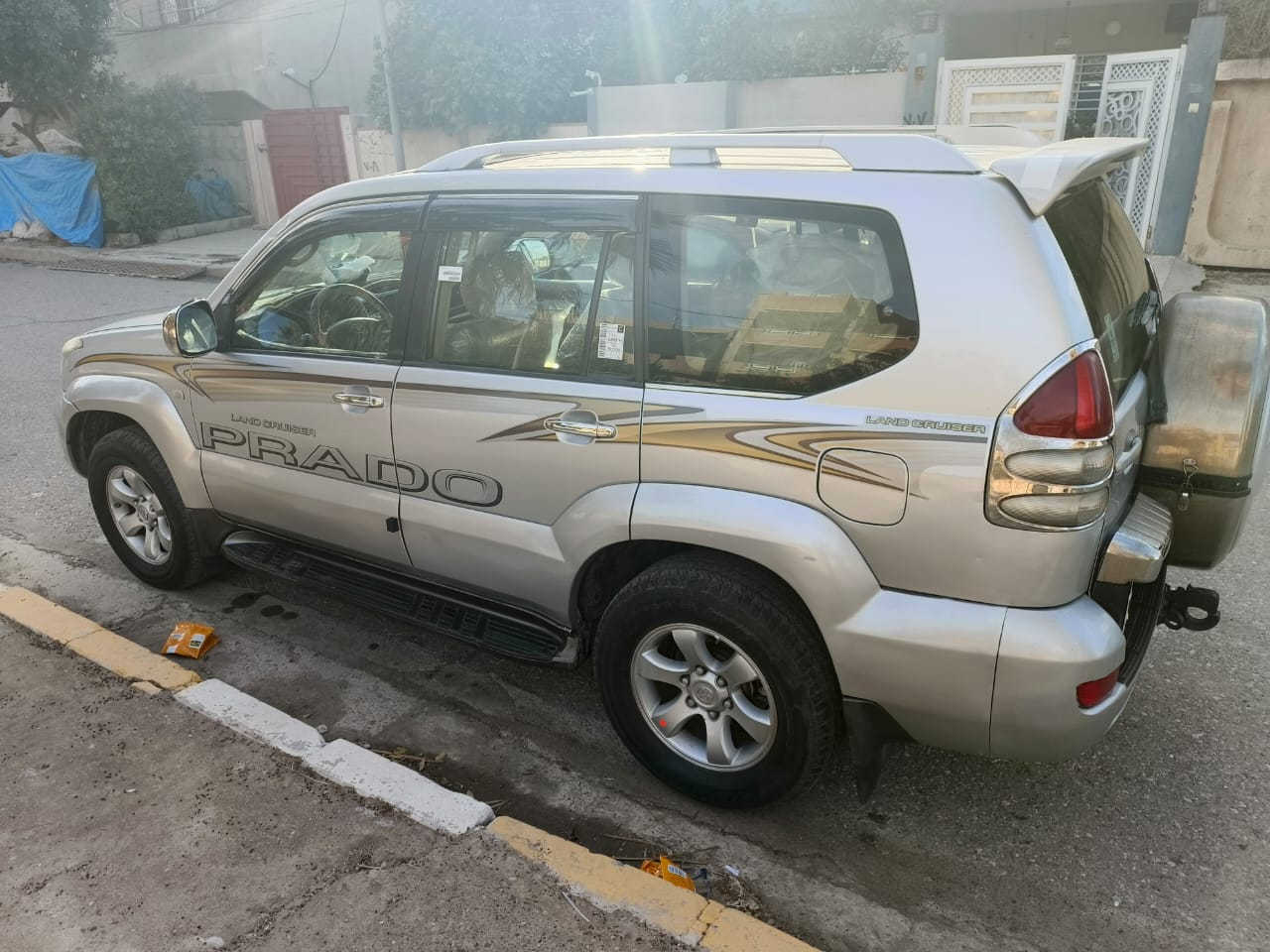 برادو 2007 كلين عدا شبر فوق التاير الخلفي من جهة السايق السيارة نظيفة مكينة 6 سلندر شرط فول مواصفات رقم بغداد انكليزي موجوده في الموصل باسمنا شرط التحويل السعر 165 ومجال بسيط للتواصل ***********
