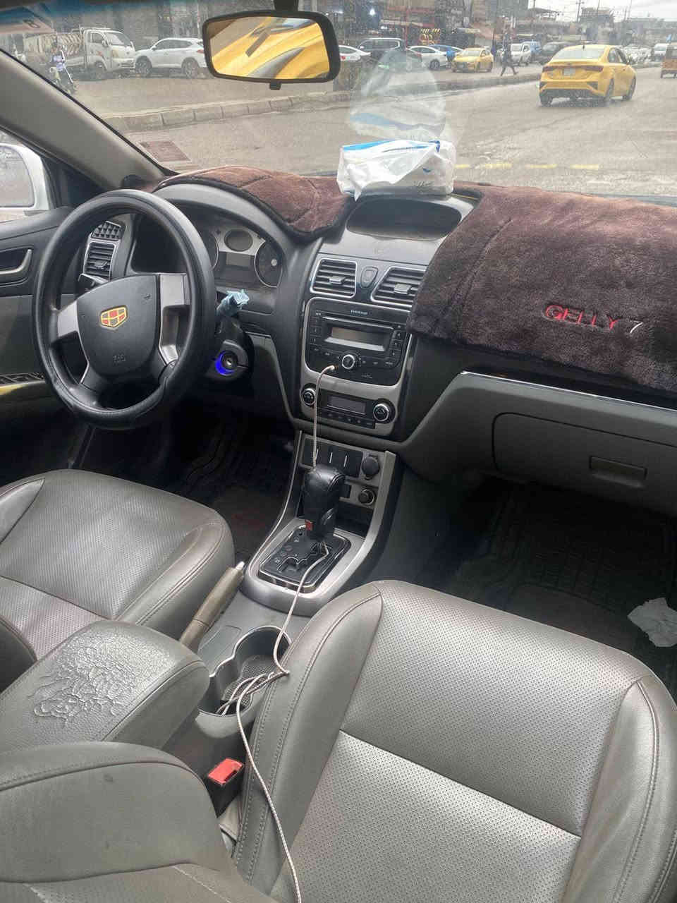 سلام عليكم 

سيارة ام كراند البيع موديل 2013
سيارة مبدل بنيد جديد أصلي 
سيارة جديدة كشرة نضيفة بدون خياس 
كفالة كير محرك تخم تاير حدادية شواصي لغود مكفولات من ضربة ولكص سيارة حلوة أحلى من صورة دواخل جلد جديد 
سعر سيارة 55وبيهة مجال ***********فراس
