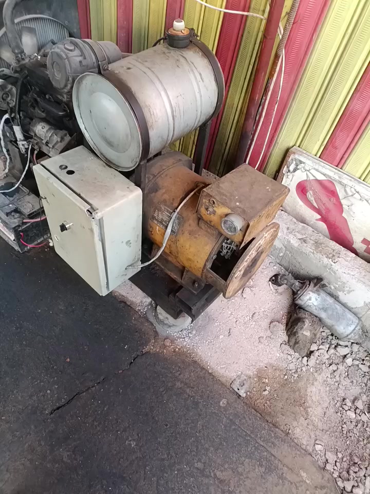 السلام عليكم ورحمه الله وبركاته مولدة للبيع نوع المحرك اسيكا ياباني اصل شرط الشغل وتوليد الكهرباء استخدام للمنزل فقط 
راس توليد سبعه ونص نظام التشغيل اوتو كامل 
السعر ٨ ورقات 
للاستفسار ***********
