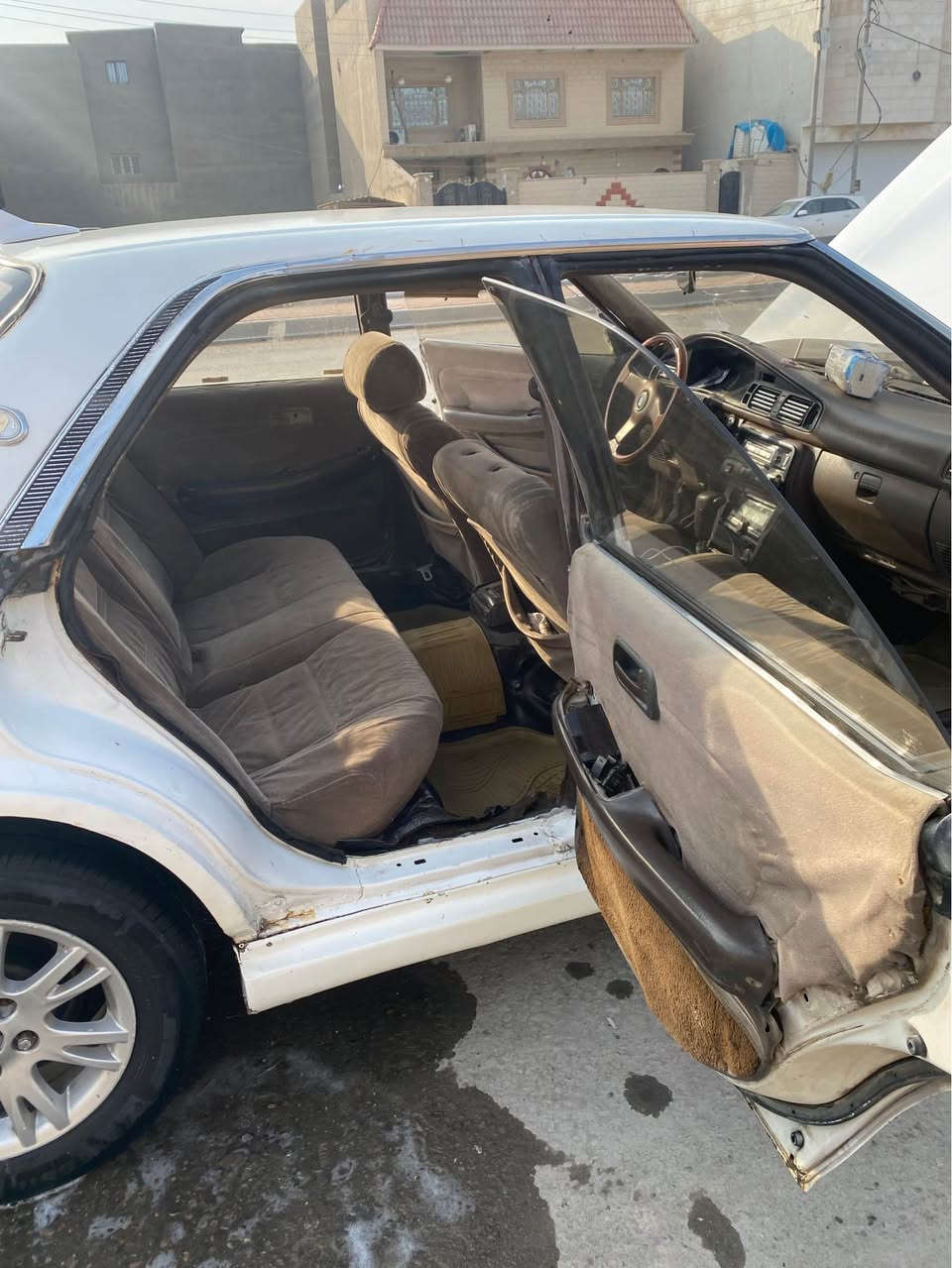 شيزر كصيف رقم بصره (أ) مكفوله من الكص والنقل مكينه وكير ونجي جديده سنويه منتهيه صارله 8اشهر مشط وباور جدد مكينه جديده اصولياته كامله السياره مصبوغه جماليه ما اكفل بدي اكفله فقط من الكصه والنقل راعيهه موجود السياره عوزه كهربائيات فقط مشترياه ضفيره كامله بس مامسويه مافارغ اله لان من احط نمره تطفه شغلته كهربائيات مشتري ضفيره كامله هيه والعقل موجودات اليشتري انطي ضفيره مايتعب نفسه سعره 31 وبيه مجال مستعجل عله بيعته الشراي يتصل مكاني بصره الزبير محله الشمال مامتواجد ع الفيس السراي يتصل هاي تفاصيل السياره كدامك اقره الوصف قبل لاتتصل 

*********** الزبير, البصرة
