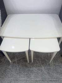 طاولة كبيرة • ٤ كراسي