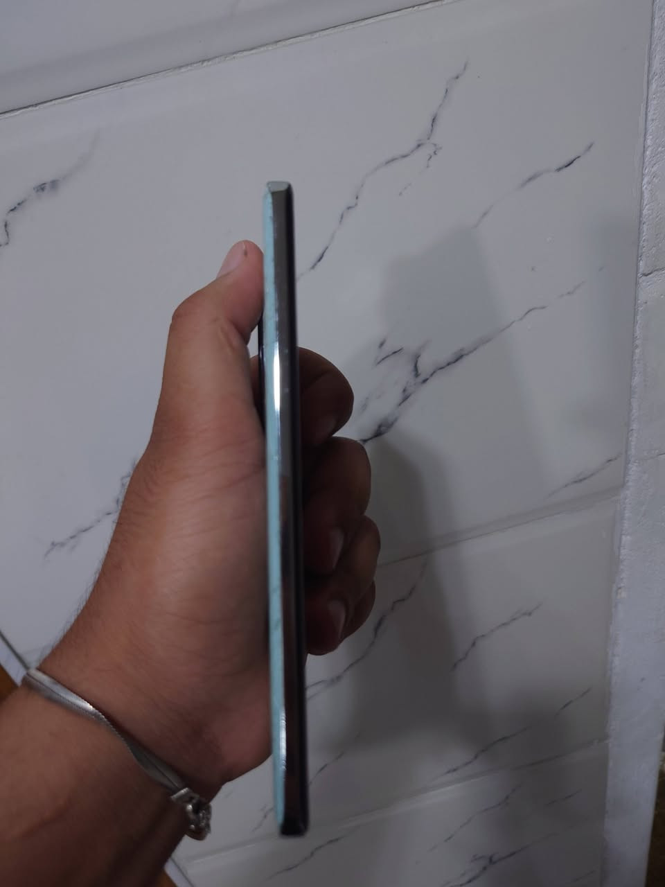 السلام عليكم جهاز هونر 200 برو ذاكره 512 رام 12+12 معالج Snapdragon 8s Gen 3 البطاريه 5200 ملي امبير الشاشة: OLED مقاس 6.78 بوصة، دقة 2700×1224، معدل تحديث 120 هرتز كامره أماميه متوقفه بيه كسر بضهر السعر 325 بيه مجال بسيط مكاني حله رقمي ***********
