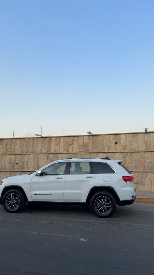 Jeep 2021 Limited plus
وارد كندي
ماشيه : 92mi
ضرر : قطعه وحده بدون دواخل وايرباك
الموصفات : فول للخير تدفه تبريد كشنات واستيرن كهربائي بانورما دواخل جلد اسود ردارات ع جانبين صندوق كهربائي 
السعر 263$
للتواصل ***********
