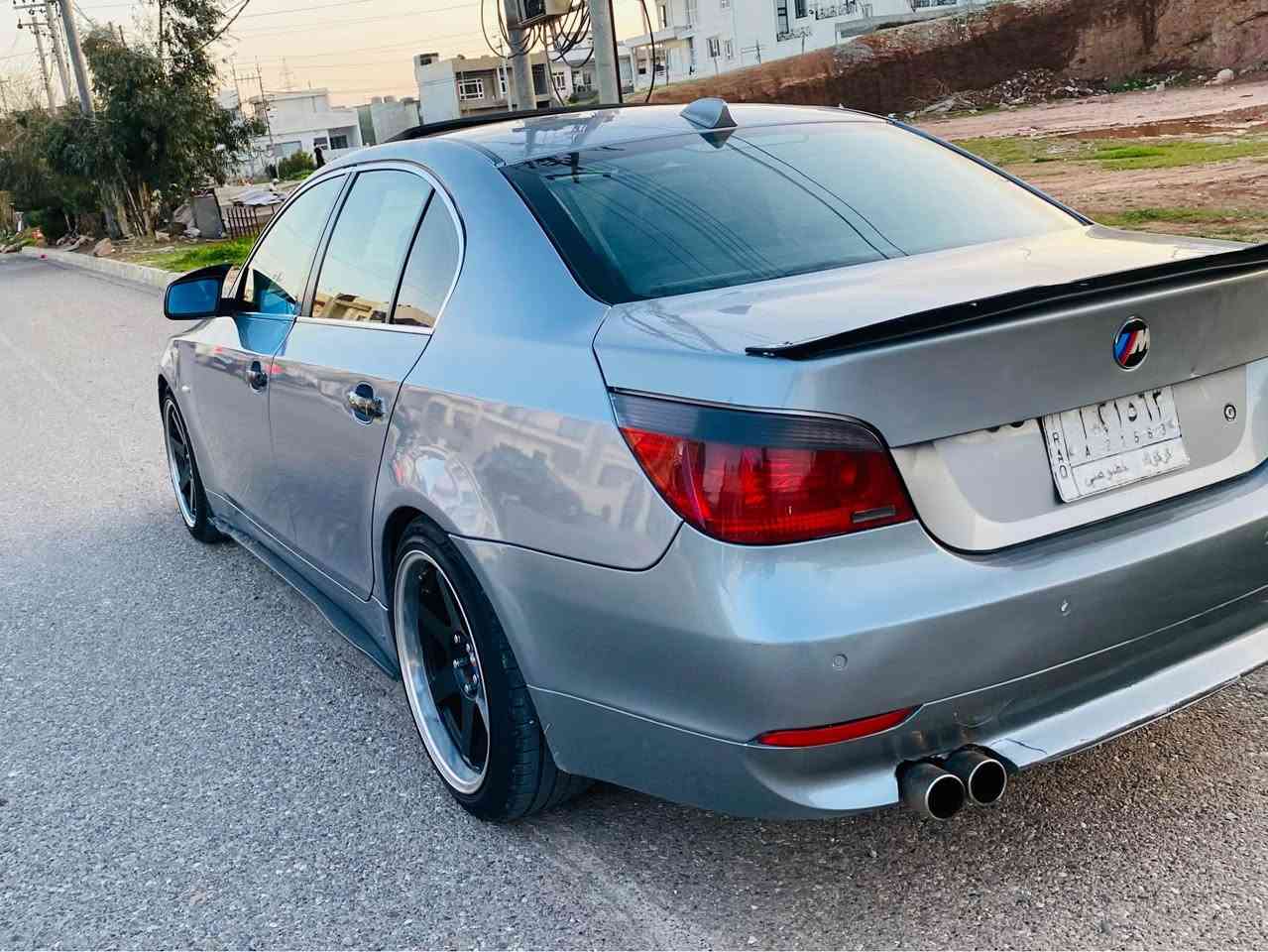 بیئم  2005 فول  مواسەفات  سنەوی  ئەسڵی  لە گە لە 
بە ناو ناکری بە س وە کالە ی دە کین  سنەوی  پلاستیک 
بەشەرتی گێر ومەکینە و تەبریدو  ھەموگیانی  بەشەرت
سەیارەکە  لێدانی  ھیچ  نیە پەم  عام کراوە بۆ جوانی
سعری 85 وە رە قە کمیک مجال
لە کۆیە  دادەنیشم 
***********
*********** كويسينجاك, أربيل
