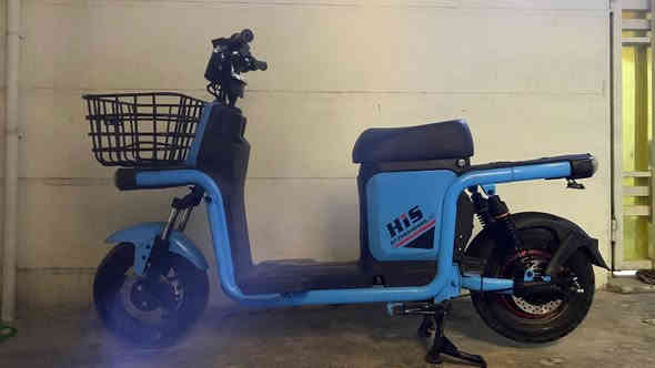 دراجه كهربائي للبيع 
البطاريات 6 تمشيك خير من الله حالها حال الجديده 
الاشاره والهورن ميشتغل يراد فيوز 
والدراجه ممتعوبه 
سعراها 650 الف وبيها مجال 
مكاني بغداد الوزيريه 
الرقم ***********
