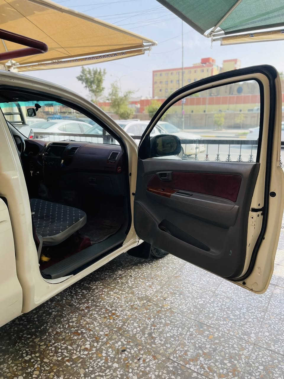 السلام عليكم للبيع بيك اب تويوتا هايلوكس 2006 مكفوله كفاله عامه للاستفسار الاتصال ***********
