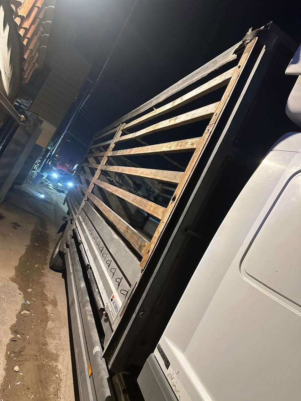 السلام عليكم بدي اتيكو للبيع موديل ٢٠١٢ للبيع طول ٧وربع ‭***********‬
