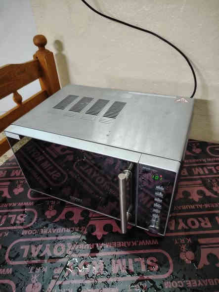 ميكرويف حجم ٢٠ لتر حجم الوسط شرط اخو الجديد مستخدم شهر السعر ٥٠ الف شاري اتصل عنوان وادي حجر يوجد توصيل حسب المنطقة *********** *********** موصل
