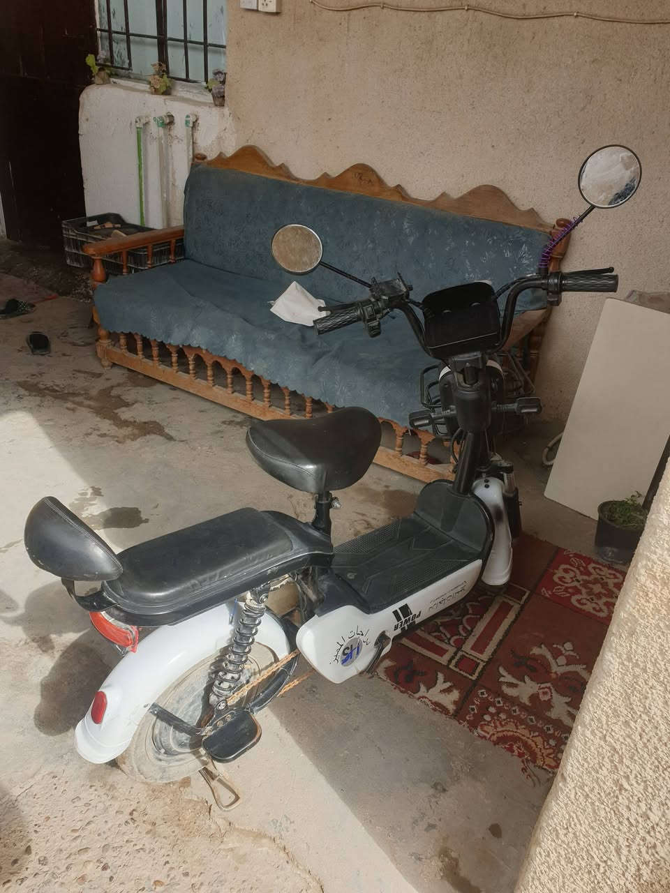 السلام عليكم دراجة شحن للبيع حجم ١٤ السعر ٢٠٠الف اوبيها مجال
المكان حي واحد اذار الاتصال ع هذا الارقام 
***********
***********
