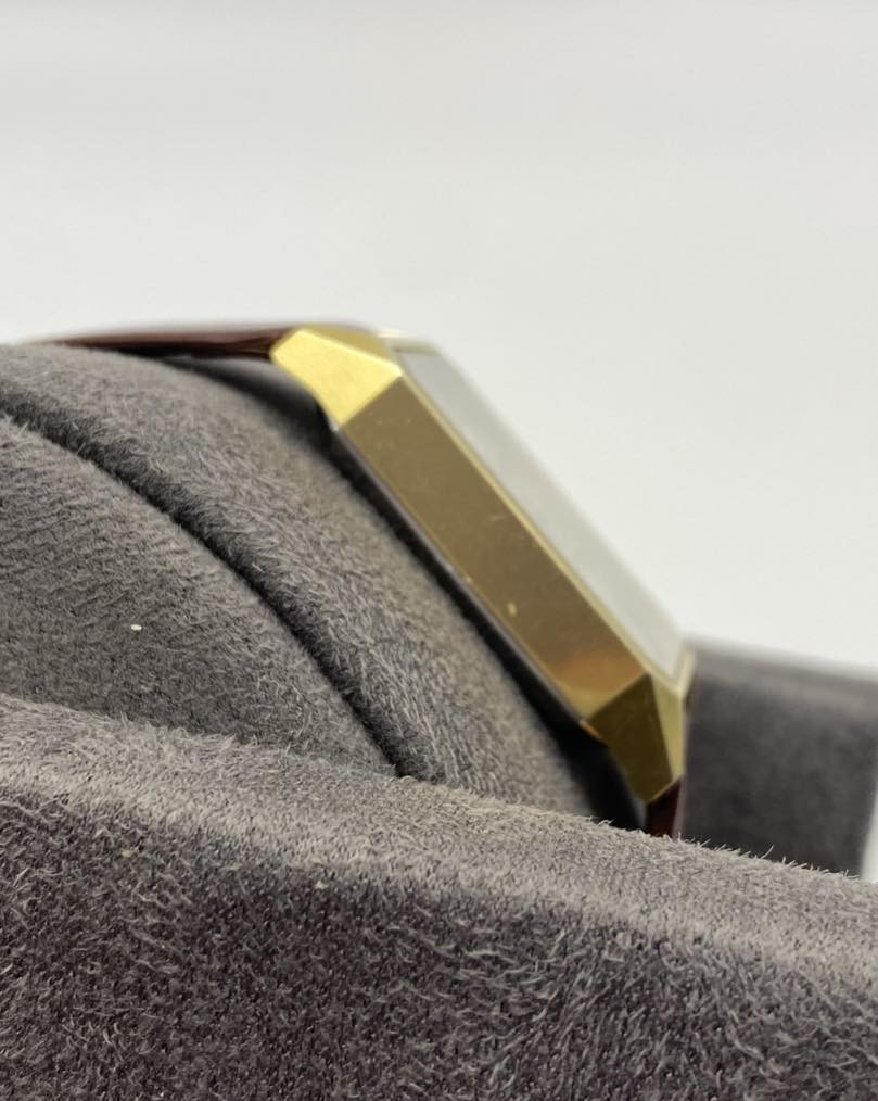 LONGINES 
موديل التانك 
نصب تكويك اهداء خاص 
نظافة مُمتازة جدًا 
رجالي 
السير مُستبدل البوك بلادي 
ابعاد الساعة ٢٥*٣٧ مع الاذانات


**إذا كنت صاحب هذا الإعلان وتريد حذفه لأي سبب، رجاءا أرسل رسالة إلى الدعم الفني**