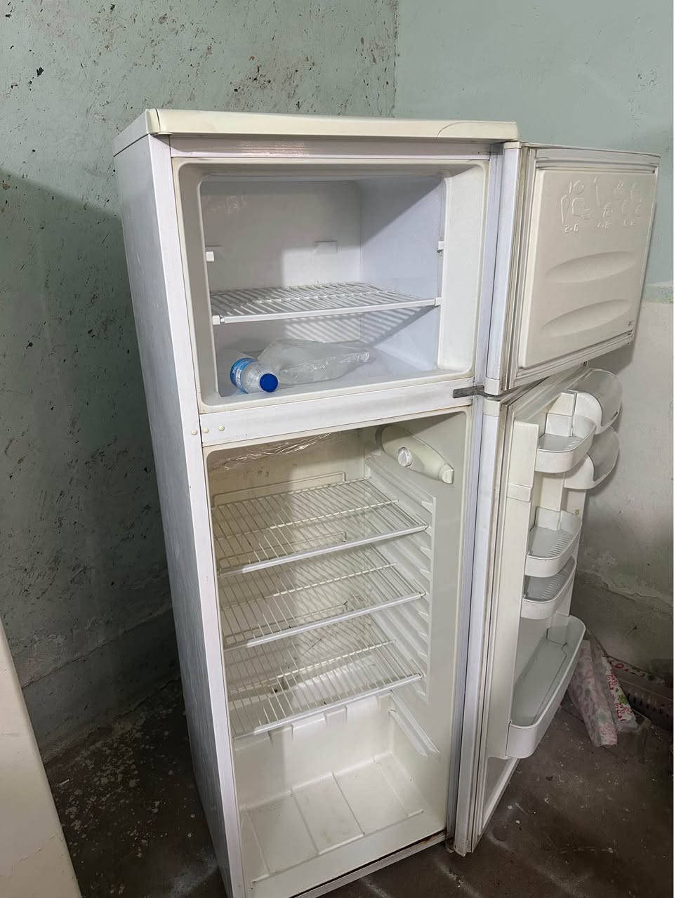 ثلاجه حيل نضيفه شغاله الشرط التجميد السعر 140وبيه مجال الشري يتصل *********** كركوك, العراق
