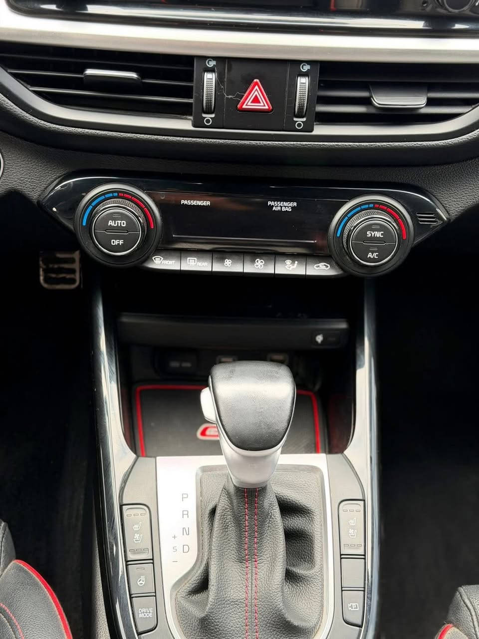 السلام عليكم 
كيا فورتي Gt النسخه الرياضيه موديل 2023 

الضرر // جاملغ وباب السايق فقط 
بدون دواخل 💯  ايرباكات سليم ماطاك 💯 

السعر 148وقابل لتفاوض بشي بسيط
 
المواصفات // فول الفول ١/١
محرك 1600تيربو القدره الحصانيه 207 جدا سريعه 
بصمه تشغيل+ ابواب + جنطه
فتحه سلايد روف
دبل اكزوز صوت وفصله بلادي 
ستيرن حرف D 
شفتات ستيرن 
تدفئه تبريد كشنات
اناره ترحيب بالابواب 
اناره داخليه مع رمز GT  🤍❤️💙
اناره بالابواب 7 الوان 
تبريد قطعتين 
كراسي جلد مع ختم GT 
حساسات خلفيه
رادار امامي + جانبي + خلفي
نقاط عمياء 
تحديد مسار قياده اليه 
بريك تلقائي 
شاشه كبيره اندرويد اوتو ابل كار بلي 
كاميرا دواره 
مداخل usb 
اشاير بالمري 
صندوق ذكي يفتح عند الاقتراب 
قياده ثلاث وضعيات سبورت نورمل ايكو 
ويل كب حجم 18 رياضي 
ليد امامي خلفي 
وباقي المواصفات المعروفه 
مكاني سماوه رميثه 
***********
تصال فقط
