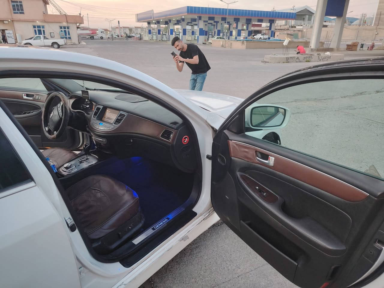 مرحبا اخوان جنزز ١٣ خليجي محرك ٣٨٠٠ تنفس طبيعي فوول مواصفات صبغ ربع بنيد وجاملغ وباب صبغ كلير رقم أربيل الجديد سنوية لغاية ٢٨ موجودة في أربيل بسعر ١١٣ وترهم مراوس مع رقم شمالي للمعلومات الاتصال على الرقم ***********
