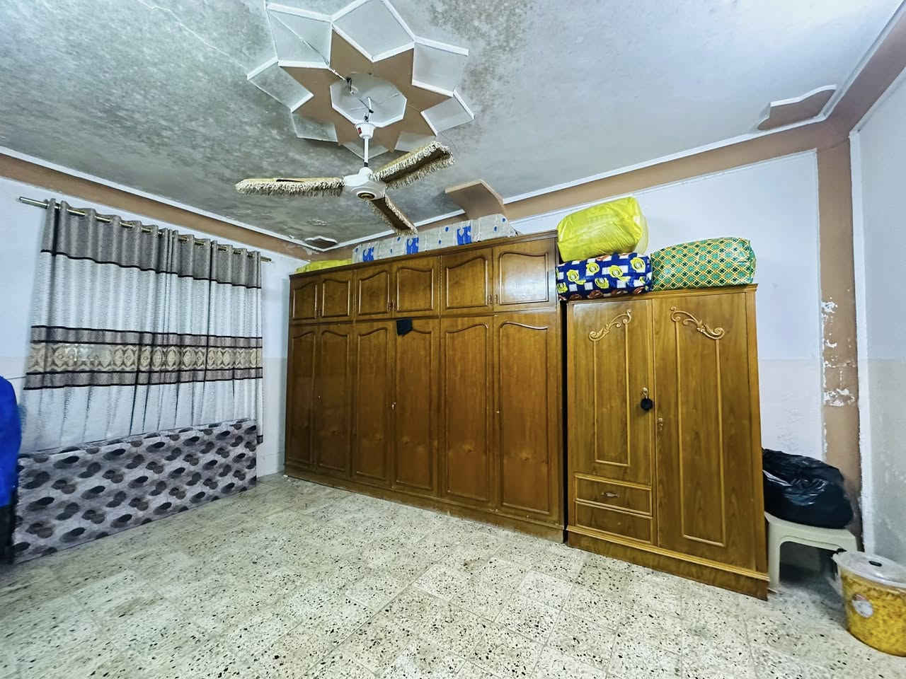 #عروض_مكتب_دعاء_الخير_للعقارات 🏡

للبيع بيت ركن 

يبيع نصف البيت او كامل 

منطقة الكلوات الجانب الايمن 

مساحة 222 متر 

اربع غرف نوم 

هول وستقبال 

صحيات بطابقين  وبيتونه 

للاستفسار  مراجعة المكتب حي الصديق بداية سائدين البحرين 
 او 

الاتصال 📞

***********

***********

***********

***********
