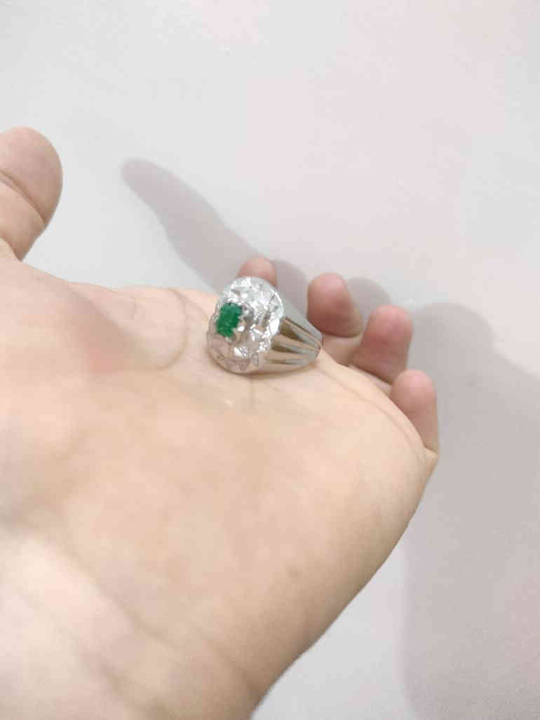 زمردة تحفة وجمالها يسولف بيها فطر بس ممأثر عليه سعره بدون فطر تتراوح ٧٥ ٨٠ هاي ع الفطر ابيعه الك بنص القيمة نزاكة فوول ومختلفه باللبس ٤٥ ابيع بالعافية ع اليصيده ✨🍒 مكاني كربلاء يوجد توصيل لجميع المحافظات واتساب *********** /*********** 🍒💚💍🔥🍒💚🍒 بغداد
