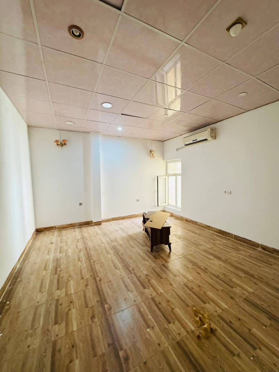 بيت للبيع في لاوان ستي 200 متر 
 2 غرف نوم
استقبال
صالة
مطبخ 
صحيات
حديقة وكراج
تمليك طابو تحويل مباشر باسم كل عراقي الجنسية 
السعر: https://t.me/ahmadmuftah199
___________________
خدمات ممتازة من كهرباء وماء وتنظيفات ومواصلات ( باص وتاكسي )
ويتحول الى اسم كل عراقي 
___________
خانوو بۆ فرۆشتن لە #لاوان_ستى
200 مەتر
2 ژووری نوستن
دیوەخان 
مەتبەخ 
هۆڵ
گەرماو
****
للاستفسار :
***********
***********
8/20
