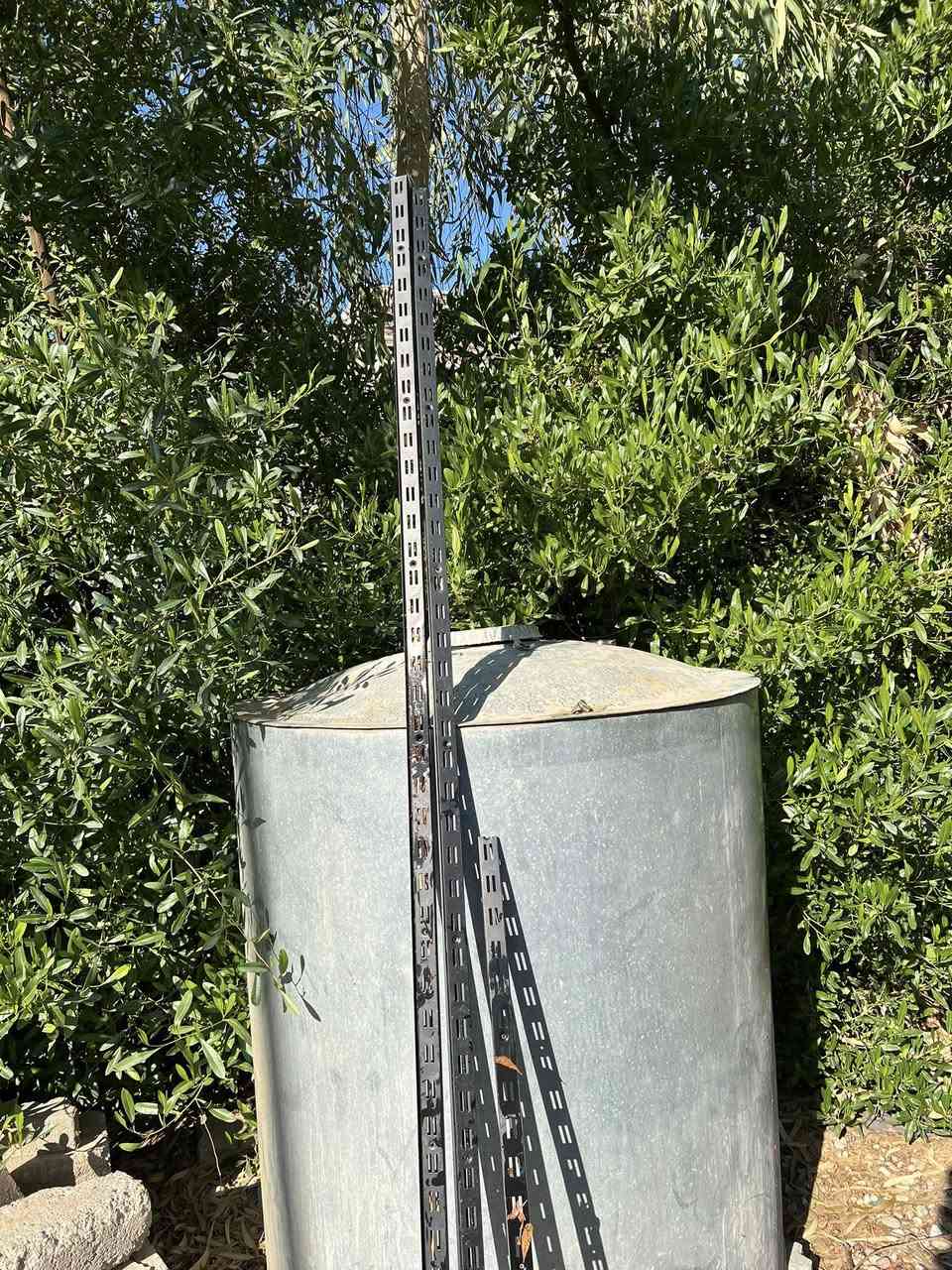 السلام عليكم قوالب مال احديه للبيع العدد4شبابيك مربع وقوالب تلبيس عدد٧٠ وحده وشريط حايط عدد ٤ وسعره خابرني وتدلل ***********
