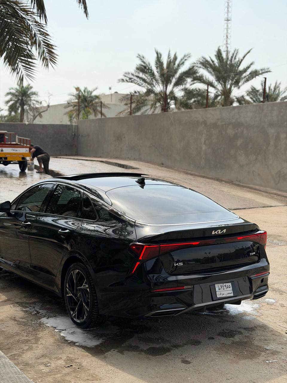 سلام عليكم 
للبيع او المرواس 
كيا k5 جيتي لاين 2025 
فول للاخير قفلة المواصفات 
بيها جاملغ وبنيد مبدلات بقطع بلاديه مال شركة نفس درجه اللون والشذره بدون قطره صبغ وبدون دواخل حته الراديترات بلاديه والدعاميه بلاديه شركة 
السياره زيروو اسم الشخط مابيها وماشيه 4 الاف بعدها بريحت الشركة السياره حره بدون رقم ترقم بليعجبك 
الموصفات ..!
دواخل جلد احمر 
شاشات دجيتل متصله 
تدفئه كشنات 
تبريد لمس 
حساس امامي + حساس خلفي 
بيها 4 رادارات امامي + خلفي + جانبي 
تحديد مسار 
ستيرن هزاز 
والسياره كلها فوول led 
الصالون لمس 
ويرلس شحن 
وبعد بيها كلش هواي مواصفات لان اعلى فئه 
تجي محرك 2500 تنفس طبيعي طياره 
مكان البصره
)))***********((( البصرة, العراق
