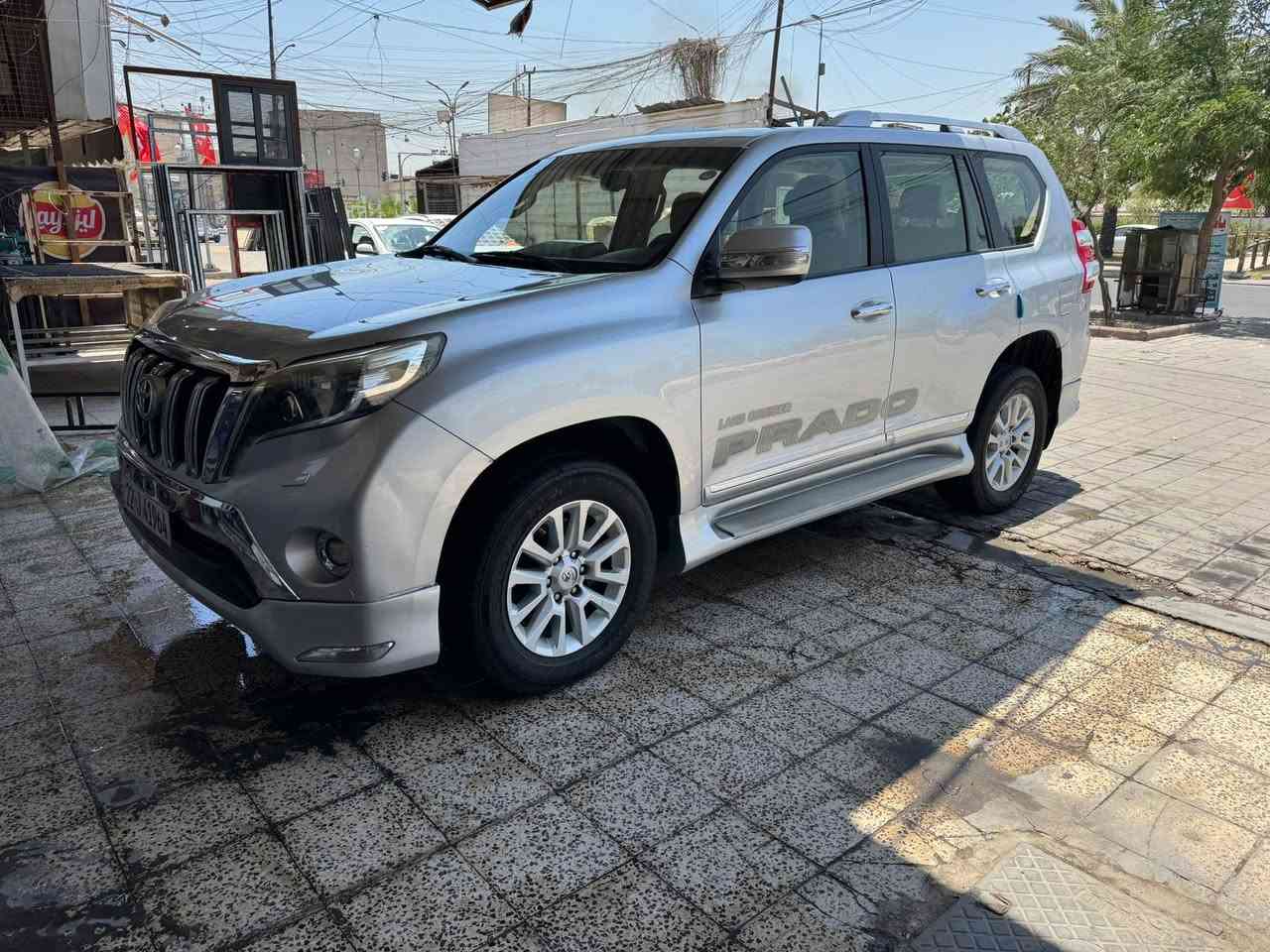 السلام عليكم برادو موديل 2016 سته سلندر  VXR اعلى مواصفات فول خليجي رقم أربيل تحويل مباشر ماشيه ١٢٨ الف السيارة جاهزة وجديدة بيها صبغ ٣ قطع اثر شخوط بدون دواخل شرط السعر ٢٧٥ ورقة مجال بسيط مكاني بغداد البنوك شارع الكنيسة للاستفسار *********** ابو مصطفى السونار مرفق مع الاعلان
