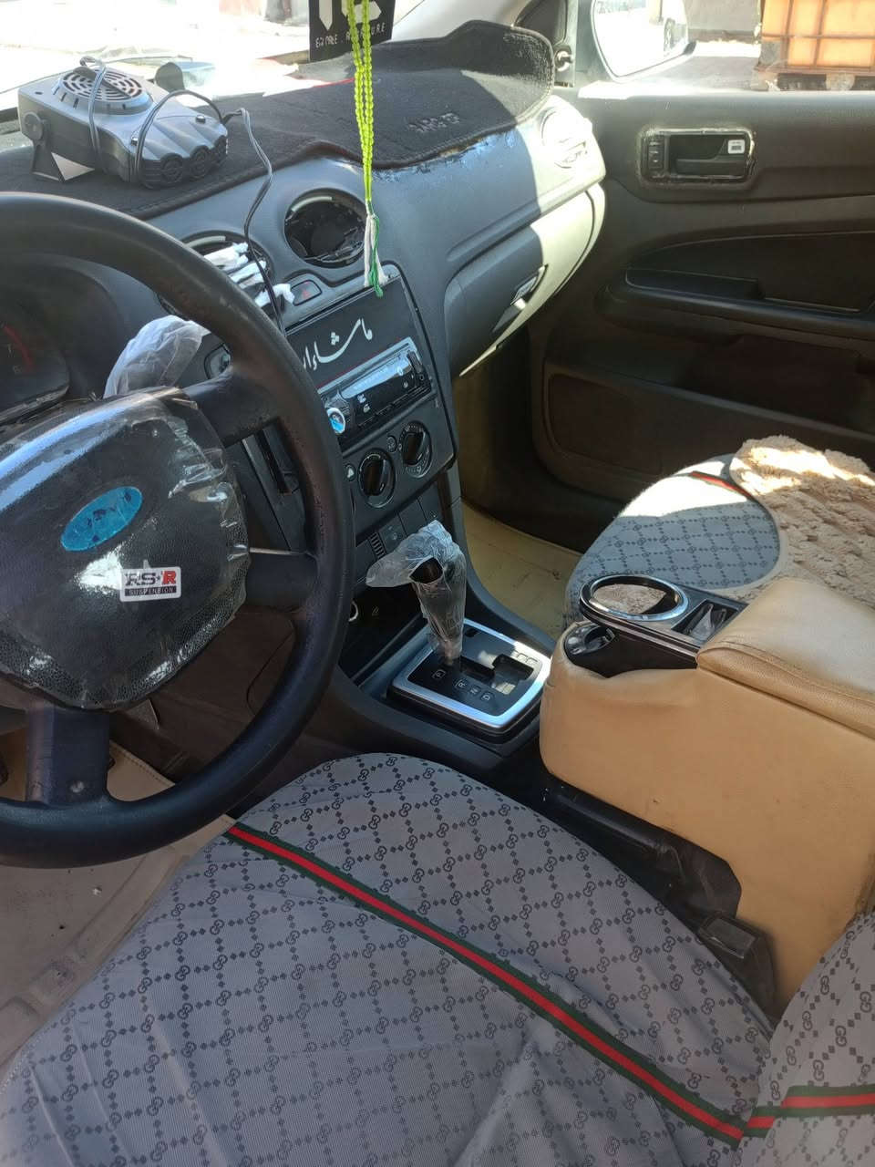 سلام عليكم سياره للبيع فوكاس مديل 2006سياره نضيفه ومكينه وكير كورله 5برغي تخم تاير حداديه وكهربائيات شغاله ورقم نكليزي بصره سنويه 2028مكاني بصره دور الشرطه الرقم :***********مامتواجد على الفيس فقط واتساب والاتصال السعر 32وبي مجال قليل
