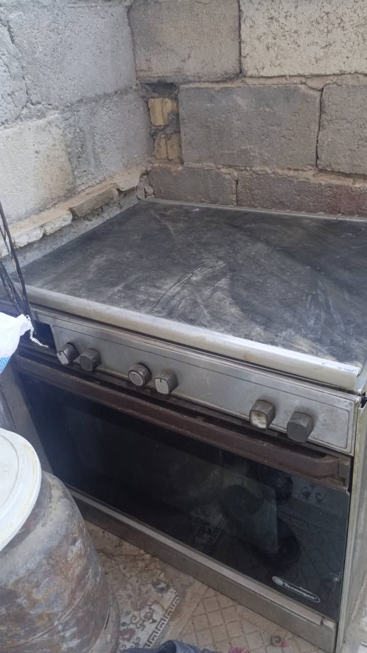 سلام عليكم طباخه غاز شغاله كلشي مابيه ونضيفه وناره قويه سعره ١٠٠الاف قفل
***********
