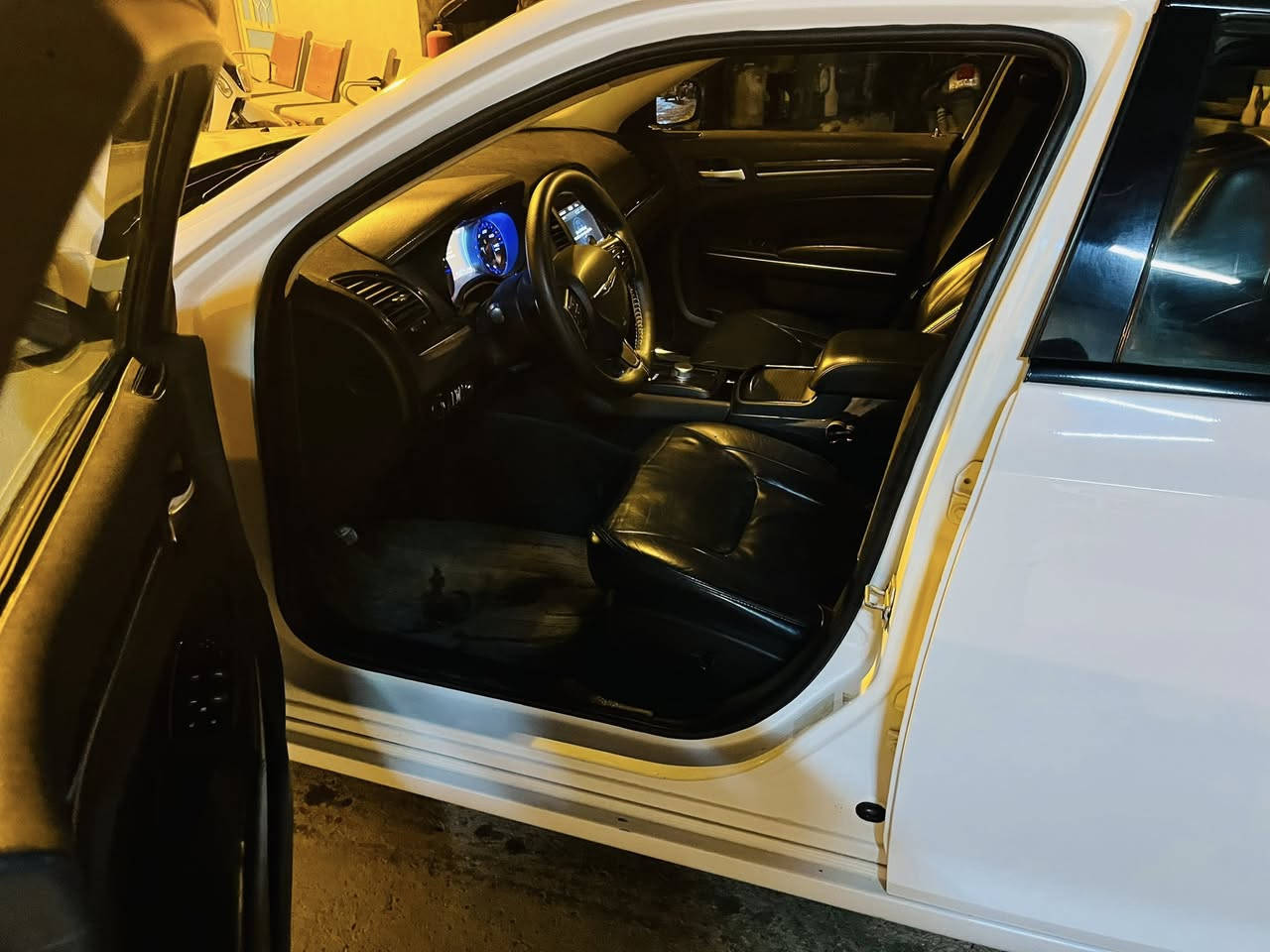 السلام عليكم
اوباما 2015 اصل كلين تايتل V6 3600
2 ويل رقم شمالي تحويل مباشر بدون نواقص وارد امريكي كلين بيها مكانين بارد فقط بسيط شفتات ستيرن شاشه جبيره تشغيل عن بعد جلد 
مكانها بابل شارع الجمعيه مركز مدينه 
سعرها 225 $
***********
