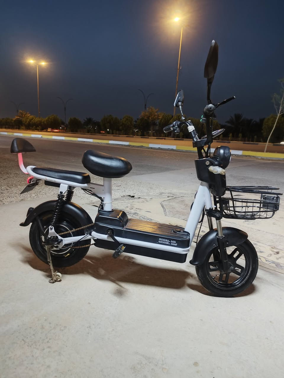 للبيع 🔥
دراجة كهربائية ⚡🚲
المواصفات:
🔹 سرعة القسوة تصل إلى 60
🔹 مكينة كهربائية قوية وعزم ممتاز
🔹 ملف نحاس أصلي وسحب قوي
🔹 بطارية ممتازة تدوم للمشاوير
🔹 استهلاك اقتصادي
🔹 مقعدين + مسند خلفي
🔹 سلة أمامية عملية
🔹 إنارة ومرايات
🔹 مناسبة للمدينة والمشاوير اليومية
الدراجة نظيفة واستعمال قليل👌
📍الموقع: كربلاء -نهر السلام
للاستفسار والسعر خاص📩


**إذا كنت صاحب هذا الإعلان وتريد حذفه لأي سبب، رجاءا أرسل رسالة إلى الدعم الفني**