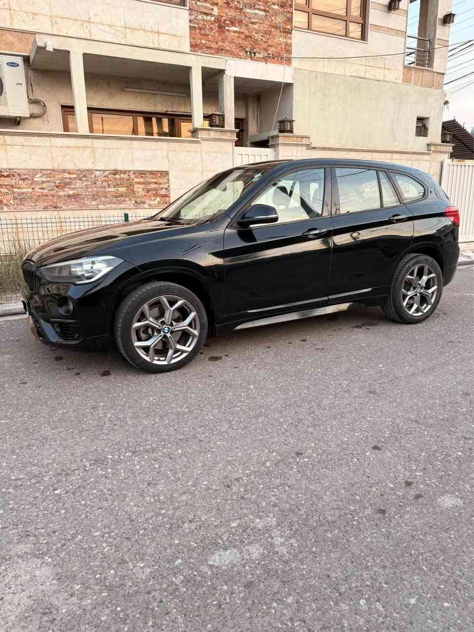 BMW 2019 X1 AL-Uroush Sdrive 20i black edition
بيئيم x1 ٢٠١٩ شركة العروش فول فول مواسەفات رەقەم و ژینگە و هەزە و سەنەوی هەمووی نوێیە گێر و مەکینە و کارەبایاتی هەمووی بەشەرت چوار تایەی نوی لەسەرە (125km) ڕۆیشتوە سەیارەکە بەناوی خۆمە و هیچێ نیە تەنها یەک دەرگای لەبەر شوخت پەمپ کراوە
رقم تلفون(***********) أربيل, العراق
