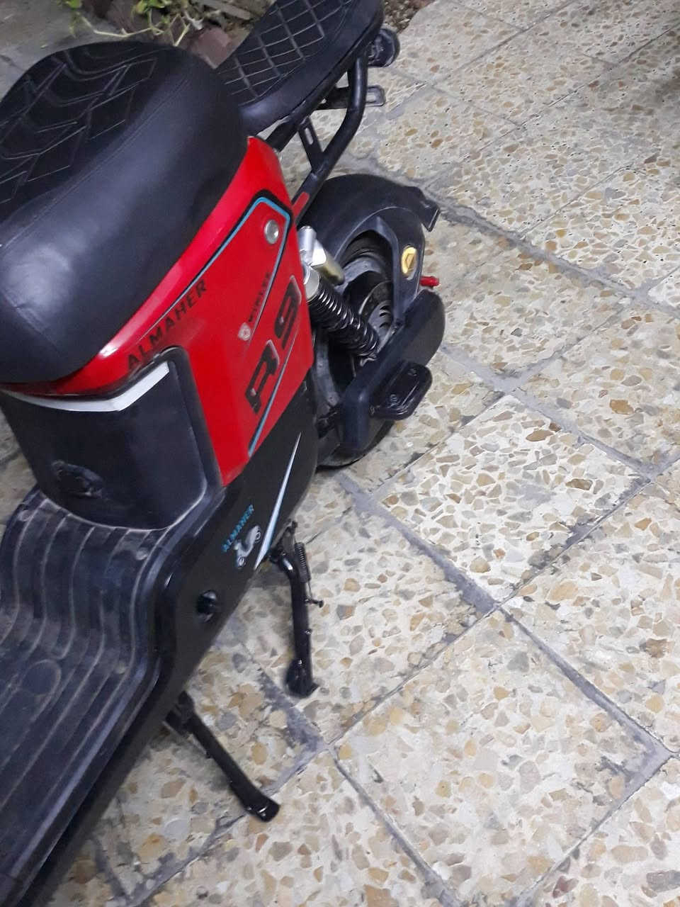 السلام عليكم دراجه شحن للبيع
النوعيه ار تسعه 
موديل 26
5 بطاريات كبار جدد  
نضام Rرجوع للخلف 
تشغيل عن بعد 
انذار ضد السرقه 
 
حساسات بريك امامي وخلفي 
لايت عالي وناصي 
اشاير يمنه ويسرى 
دبل اشارة 
هورن 
انارات جانبيه 
تايرات 2 جدد 
سويج2 + بصمه 2 
مكاني بغداد الحريه 
  
السعر 400  و بيها مجال  
الاستفسار الرقم ***********
