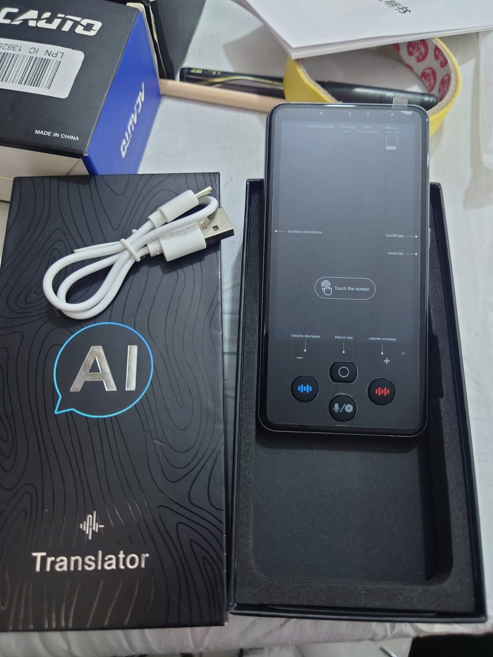 أهم مواصفات الجهاز (Model: S85 Pro):
أحدث إصدار: تاريخ التصنيع 12-08-2024، يعني نظام حديث جداً وسرعة استجابة فائقة.
ترجمة صوتية فورية: يدعم عشرات اللغات العالمية (من ضمنها العربية بلهجاتها) بدقة ذكاء اصطناعي عالية جداً.
ترجمة الكاميرا: مزود بكاميرا لترجمة القوائم، اللوحات، والكتب بلمسة واحدة.
العمل بدون إنترنت (Offline): يدعم حزم لغات للترجمة حتى في الأماكن التي لا يتوفر فيها واي فاي.
تصميم أنيق وعملي: حجم صغير يناسب الجيب مع شاشة لمس واضحة وسهلة الاستخدام.
بطارية تدوم طويلاً: شحن عن طريق مدخل (DC 5V) المتوافق مع أغلب الشواحن الحديثة.
لماذا تختار هذا الجهاز؟
مثالي للحجاج، المسافرين، الطلاب، ورجال الأعمال.
أدق وأسرع من تطبيقات الموبايل التقليدية.
جهاز أصلي من شركة Boeleo Intelligence العالمية.


**إذا كنت صاحب هذا الإعلان وتريد حذفه لأي سبب، رجاءا أرسل رسالة إلى الدعم الفني**