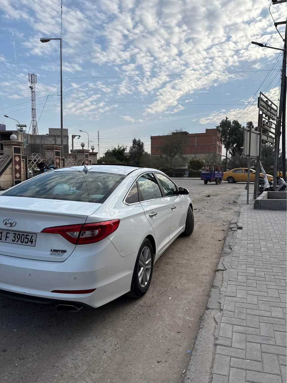 سلام وعليكم سوناتا كندي 2017 للبيع 
رقم سليمانيه سنويه منتهيه تحويل راعيه موجود 
سياره ضرر بابين تبديل اصلي ومدكر امامي الايمن صبغ 
بيه تكشر بنيد وقماره 
مكينه كير مكفول بل علم مكينه بدله صالي شهر 
حداده تايرات 75‎%‎
سياره فول فتحه تدفئه بل كشنات امامي خلفي تدفئه ستيرن كامره بل علم سياره عليه عدسات زرع LED
سعر 115 وبيه مجال 
تواصل :*********** /0786081310 البصرة, العراق
