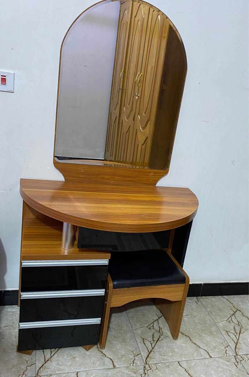 غراض للبيع المكان حي سومر للاستفسار الاتصال على *********** بغداد, العراق
