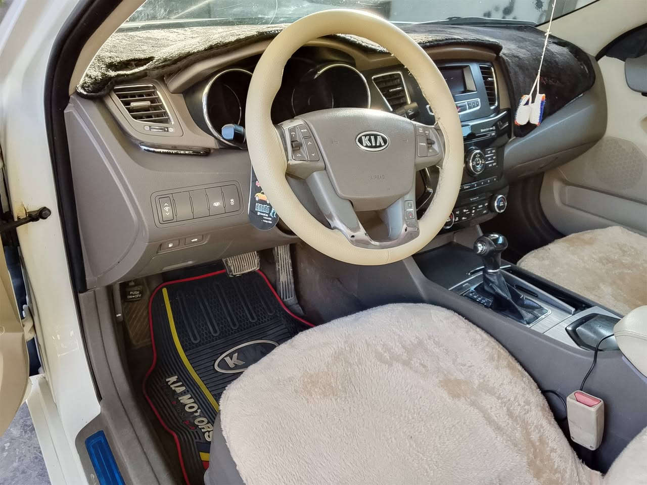 سلام عليكم كادنزا ٢٠١١
سياره فول موصفات 
كشنات كربهاء وخزن ميموري 
بانوراما
برده خلفيه 
تحكم ستيرن جهتين
حساسات 
نظام ترحيب
منضومه زنون عالي ناصي 
وبعد بيها هواي موصفات 
حادثها جاملغ خلفي بدون دوخال 
وبيها بارد بخشم البنيد وخشم الجاملغ
كير مكينه تبريد كله كفاله
سياره رقم اربيل باسمي هزه وسنويه جديه
السعر ١١٥وبيها مجال 
مكاني بغداد الدوره
***********
