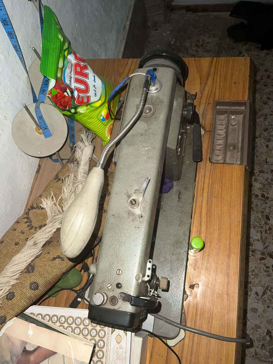 مكينة خياطة رجالي شغالة و على فحص مثل ما مبين بل صورة سعره 250 الف وبيهة مجال لشراي *********** وات ساب كوفة, النجف
