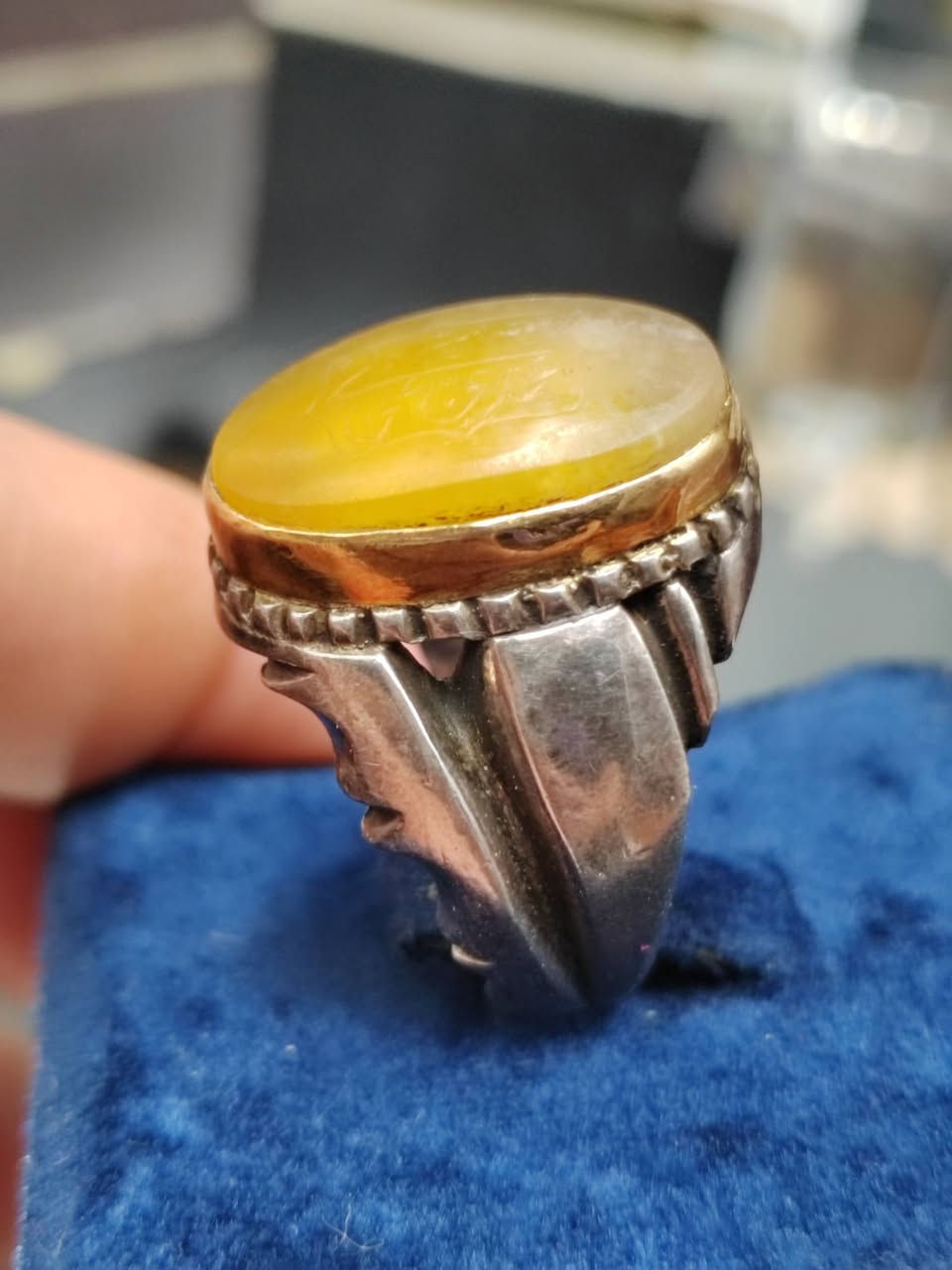 السلام عليكم لعيونكم احبتي عقيق يماني اصفر قديم اصلي غير معالج او مجمر خط قديم داير ذهب تواصل خاص


**إذا كنت صاحب هذا الإعلان وتريد حذفه لأي سبب، رجاءا أرسل رسالة إلى الدعم الفني**