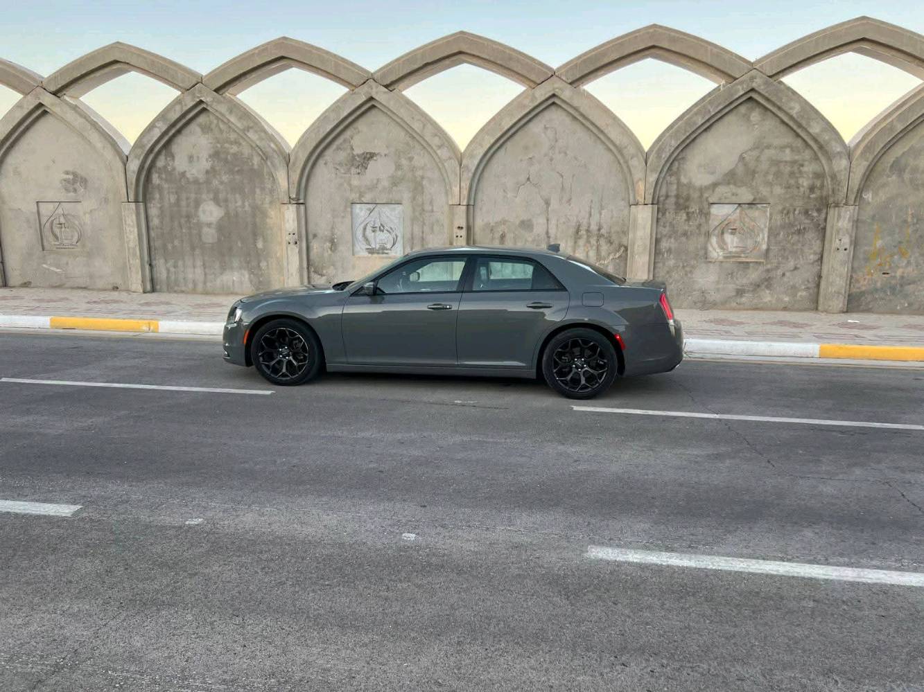 اوباما كرايسلر موديل 2019 300S
مكفولة بدون صبغ الحادث مرفق في الصور السيارة جديدة 
السيارة هزة وسنويه جديدة مابيه اي نقص كاملة 
