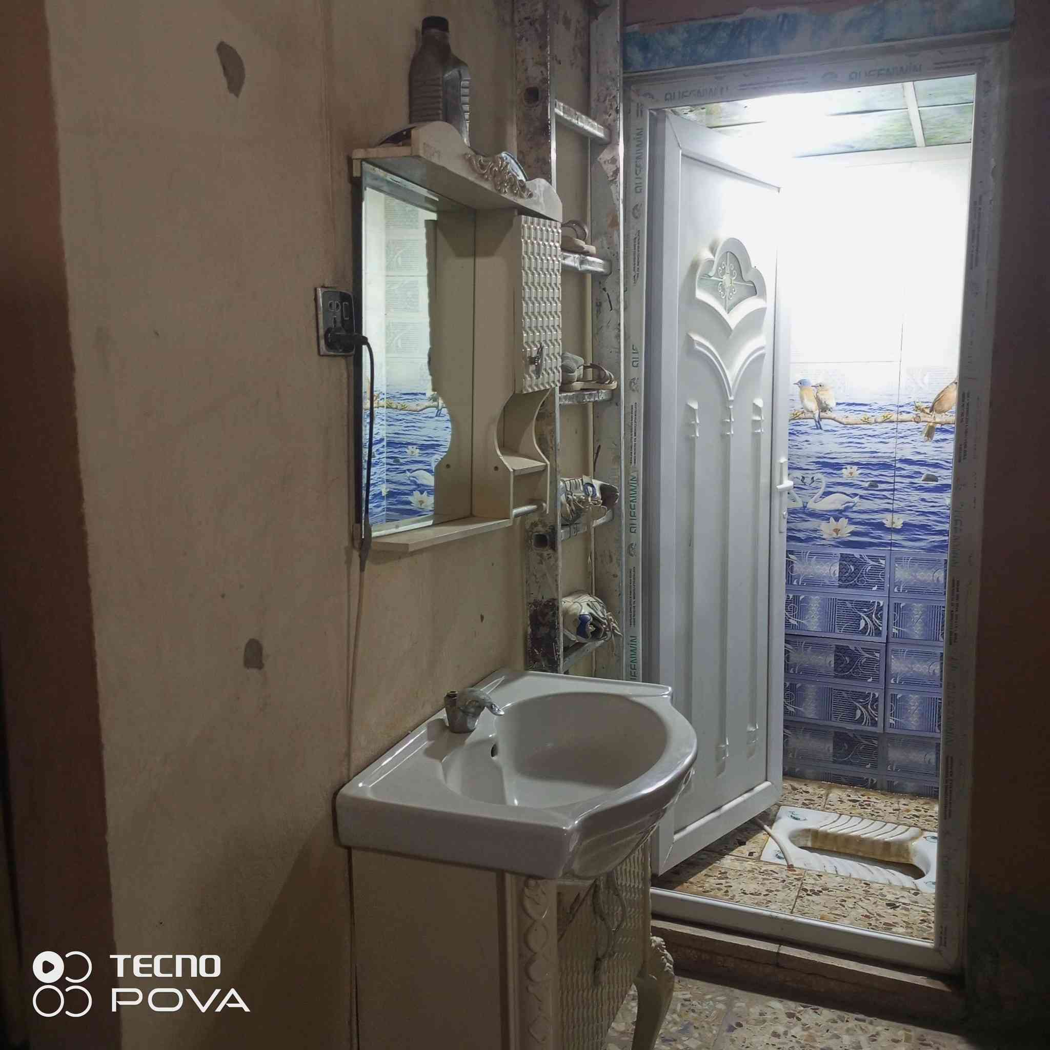 رهن بيت 100 متر بالحولي شارع 30 الثاني منطقة هادئة وراقية خلف مدرسة النسمات الرهن ب 25 
غرفة وصالة ومطبخ واستقبال وصحيات وطارمه البيت كلش نضيف درجة اولى
***********
***********
