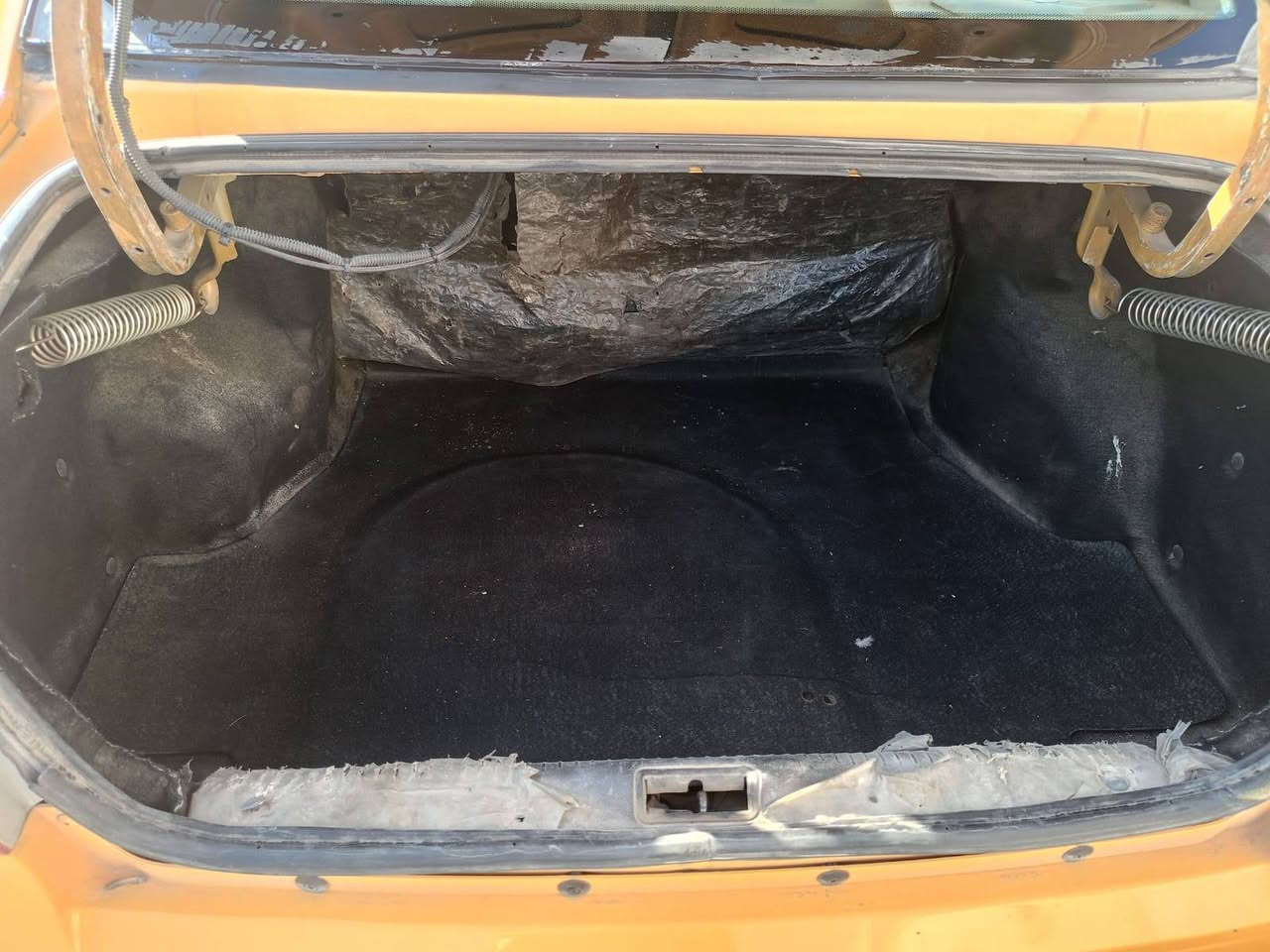 سلام عليكم طيبه البيع موديل15 مكنيه وكير خير من الله رقم بغداد نكليزي هيئه وغرامات مصفره سنويه 2030 تدفه تبريد شغال دواخل نضاف شاشا مسجل كهربائياتها شغاله سياره خير من الله لا ضربه ولا تبديل صدر حداديه نضيفه السعر 38وبيها مجال بصيط حك الجيه مكاني بغداد المدائن رقم الهاتف ***********
