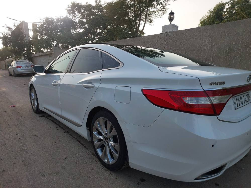 سلام عليكم ازيرا 2012خليجي vip فول مواصفات
فتحه بصمه دخول ذكي قطعتين تبريد داخل جلد بانوراما كشن  كهرباء مري شفط اشاير بالمري  منظومه زينون بصمه ابواب ٥ ويل كب تخم تاير حداديه شركه مماشيه هواي السياره نظيفه حيل تبريد تدفئه شركه كشنات تدفئه وتبريد فول الفول بيها ٣ قطع كلير بدون اي دواخل مكفوله من الدواخل 
السعر 107 وبيها مجال 
*********** بغداد, العراق
