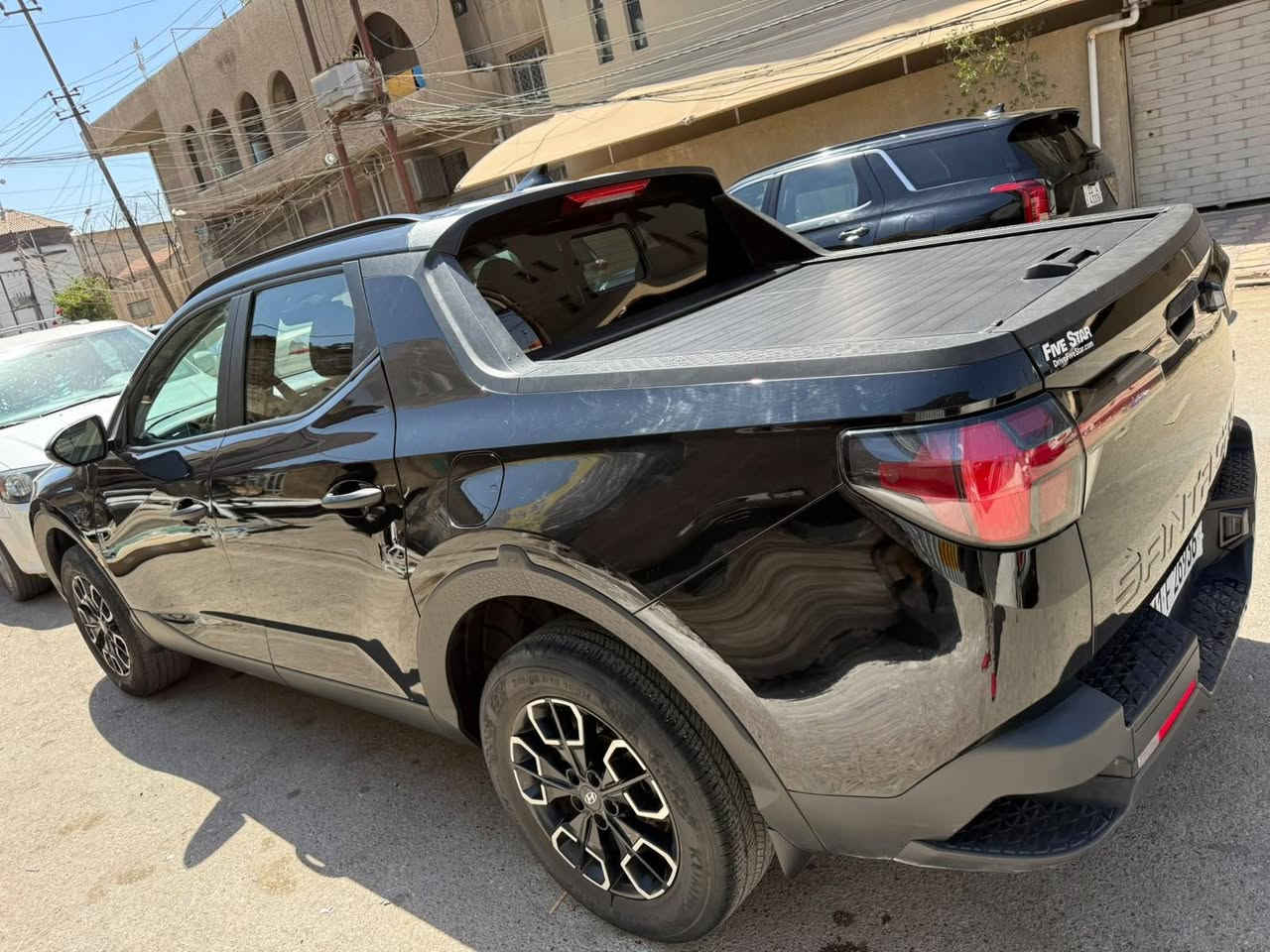 السلام وعليكم
سانتا كروز موديل ٢٤ لون اسود
ماشية 27.50 الحادث كما موضح لكم بصور
السعر ع رقم الهاتف متوفر واتساب
*********** 
مكان بغداد

