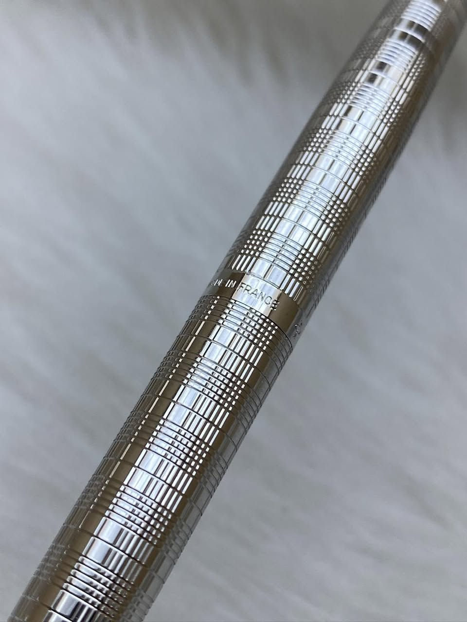 PARKEA( 75)
سيت باركر 75
حبر و جاف
طلاء فضة ثابت 
فرنسي المنشأ اصلي 
ريشة(سلاية) ذهب خالص عيار  14k
نقشة مميزة و نادرة 
حجم الخط M 
انتاج سنة الثمانينات 
جديد غير مستخدم
مع العلبة الاصلية 
للاستفسار المراسله على الواتساب او الاتصال بالرقم  *********** 
يوجد خدمة توصيل داخل بغداد و محافظات⁩
