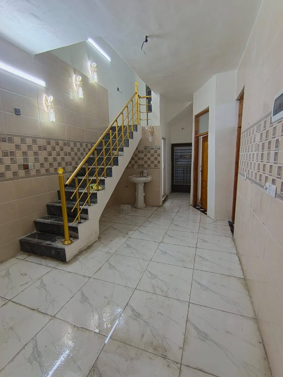 بيت للبيع فقط مساحه 112متر جامع طه ثالث بيت  عن شارع الطاقه الذريه  زراعي سند 25
زيرو غير مستخدم لتصال وساب فقط ***********
