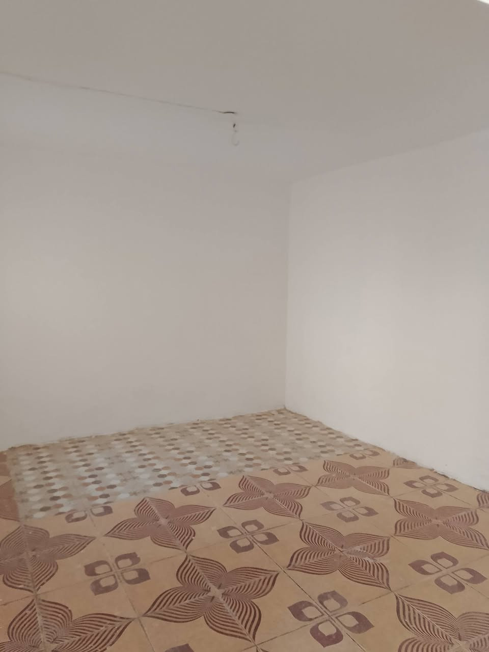 عاجل بيع مستعجل يوجد بيت ١٠٠ م مربع طابو صرف مكانه باالعسكري قريب من ام حميد الوكيل السعر ٨٥ مليون ومجال اتصلوا ***********
