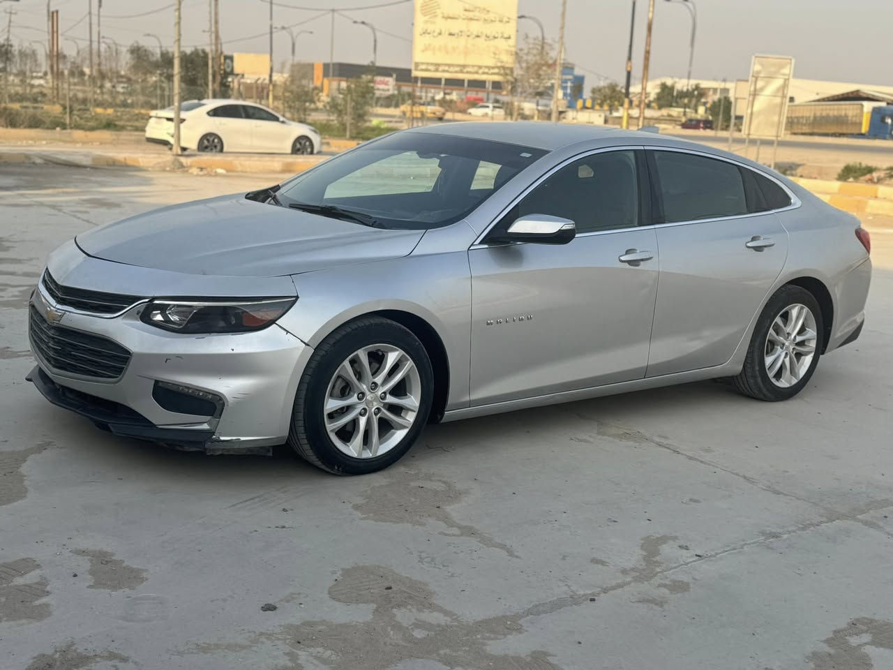 ماليبو 2018 Lt لون رصاصي رقم قادسية 
المواصفات:-
✅بصمة تشغيل 
✅بصمة 4  ابواب 
✅ حساسات جانبية 
✅ شاشه تدعم كاربلي 
✅ كامره خلفيه 180 
✅ كشنات تدفئه 
✅ كشنات كهرباء 
✅ طخم اطارات جديد 
✅ تبريد قطعتين امامي وخلفي ثلج 
✅ ليد نهاري وليلي 
✅ تحكم مري كهرباء
✅ عداد سرعه ٢٤٠
حادث مازدة امامية فقط صور الحادث بالمنشور  ورقم الشاصي هم 
بيهة شخط مال باب البيت من الصفحة ومصبوغة فقط رش والبنيد طافي لونه 
بيها ايرباك فقط ستيرن وراجع  سيستيم اصلي وشغال على الفحص 
السعر ( $85  )وبيها مجال للمشتري
مكانها بابل مركز الحلة شارع 80 

للاستفسار  *********** اتصال و واتس آب
