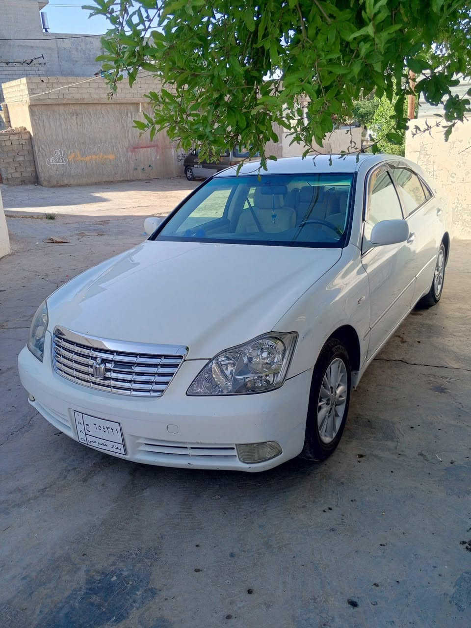 بەناوی خوای گەورە شاهینە 2006 ڕۆیاڵ ساڵۆن ،بەصمە ڕەساسی ، بەصمە حورکراو هەر جامەکانی بەبەصمە بەرز و نزم ئەکات ،6 بەصمەیە،ئاڵتونی بازاڕ گێڕ گەورەی مەکینە بچوکی بێ دوکەڵ، ناو زەردی،سێ دوگمەیە کراوە بە دوو دوگمە،بەس پەردەکەی لێ کراوەتەوە ، تەبرید مەرکەزیە ،تەبریدی؟بەستراوە وەکو بەفر وایە بێ چرکەیە ،چرکەی تیابوو 100 دۆلار ببڕە ،دوو پارچە ئەوروپا بۆیاخی هەیە ،کۆدی بۆ کراوە بێ کێشەیە ، بەشەرتی 100 فیتەر ، کەڤەر گۆڕاو و شانصی کۆسەرە و قرچ و دەعمی نیە،سەقفی بۆیاخ نیە،لایت ناوچەی کوێر،کامل شلەمەنی تازە گۆڕاوە،بۆ نوقسانی مەگەڕێ،  هەمووی بەشەرتی 100 فیتەر و 100 سۆنەر ،128 هەزار km حەقیقی  ڕۆشتووە ،سارد و چاڵ و قوپاوی ،لێدراوی نیە پێش و دوای کەپسە ،مەکینەی نوزەی شەریکەی یەت ،abs و شاشە و کامێرا و بلوتوز و داری بەردی بەشەرت ،جامی پێش و دوای هەڵگیراوە ،مەسروفی زۆر، زۆری کراوە ،سەیارەکە جاهزە ،هی مەعرەز نیە هی ماڵانە ،یەک دەستە ،چوار تایەو ویلی لۆک لۆکی لەژێرە ،نرخی 48 گەڵا و مەعامەلە لەکەلارم *********** قیست و قەرز و گۆڕینەوەمان نیە لەگەڵ ڕێزمدا
