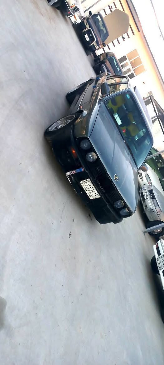 سلام عليكم للبيع بيئم زعره موديل 1990رقم بغداد مشروع وطني
كير مكينه شرط كير اوتماتيك 
تبريد ثلج صدر جديد تخم تاير غرفته جديده سياره جديده معنى الكلمه على فحص 
السعر 42$ورقه بيه مجال بسيط 
رقم الهاتف ***********
